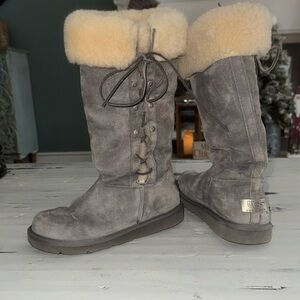 UGG Australia Grey UPSIDE 5163 TALL Lace up Sheepskin Boots Sz 6